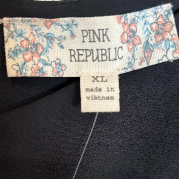 Pink Republic Black Garment - Picture 2 of 3